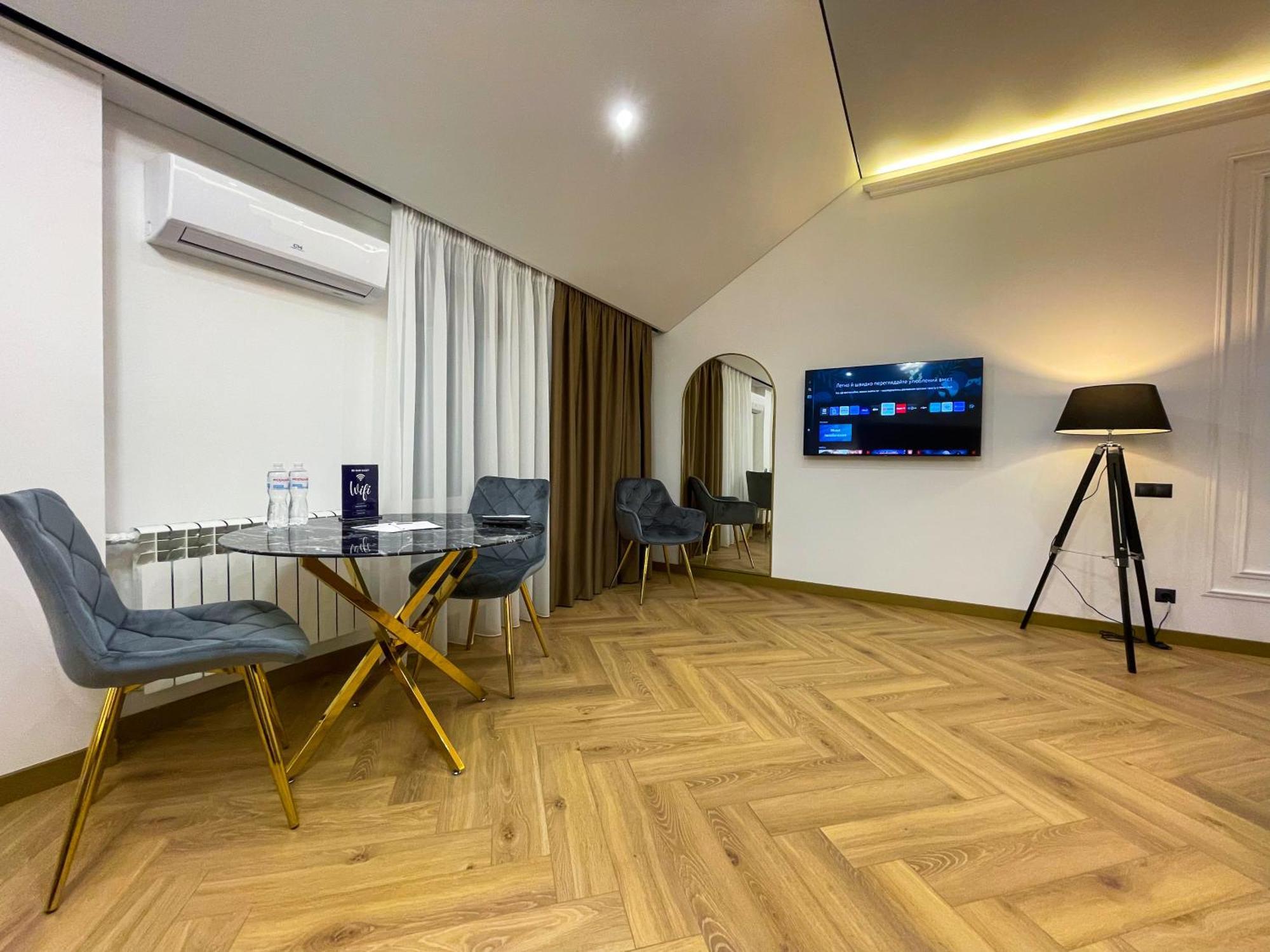 Myfreedom Lux Апартаменти Центр Вул Євгена Чикаленка 33 М Хрещатик Kiev Esterno foto